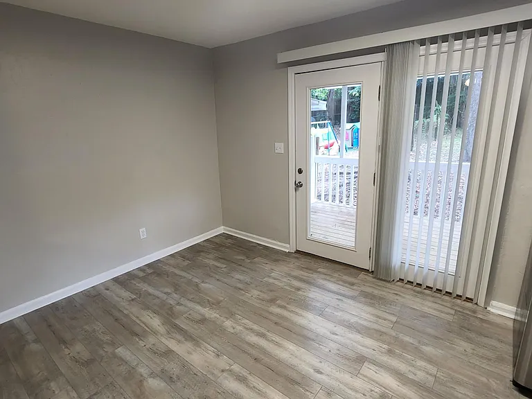 2479 Dundee Dr — Photo 4