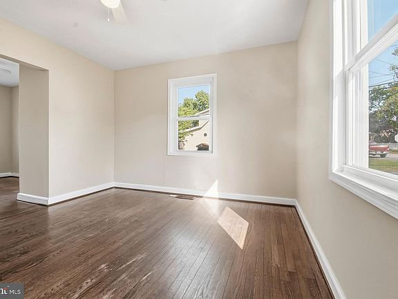 3rd image of 8444 Garden Rd