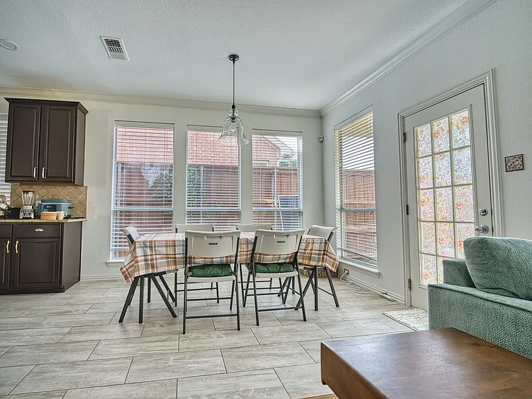 5513 Amber Way — Photo 7