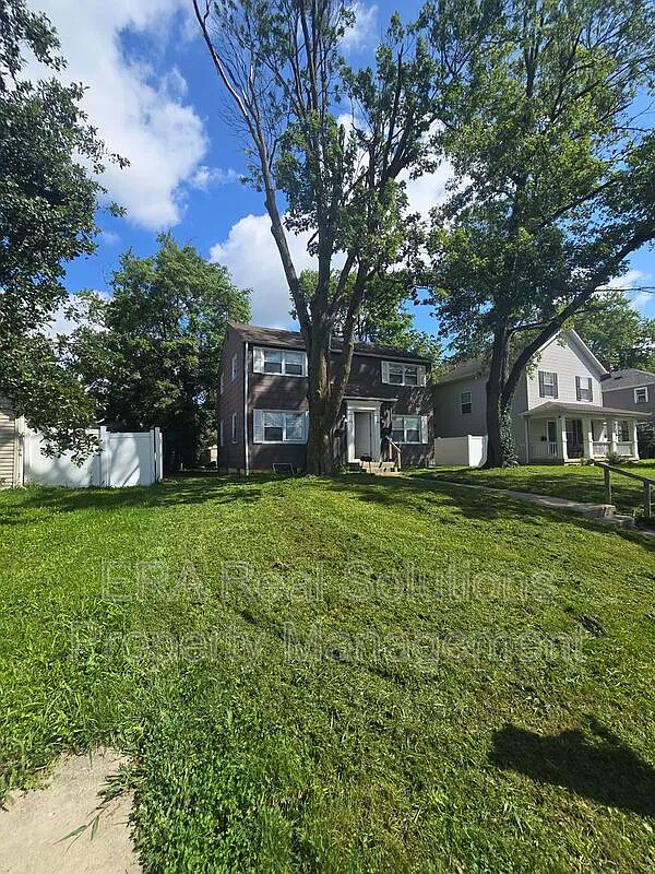 2 bed, 1.0 bath, 768 sqft, $950 — Photo 2