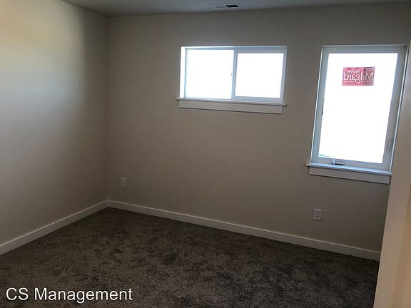 4th image of 1306 Westwood Cir Unit D