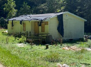 146 Rossville Ln, Elkview, WV 25071