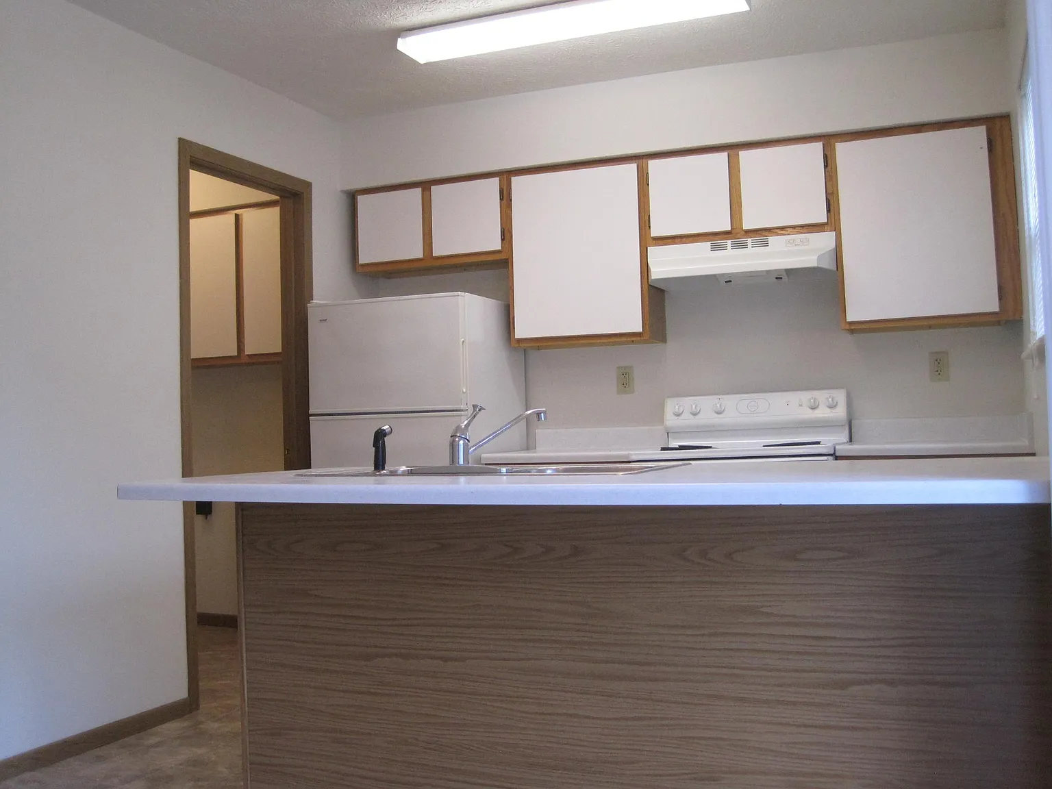 2 bed, 1054 sqft, $1,249 — Photo 2