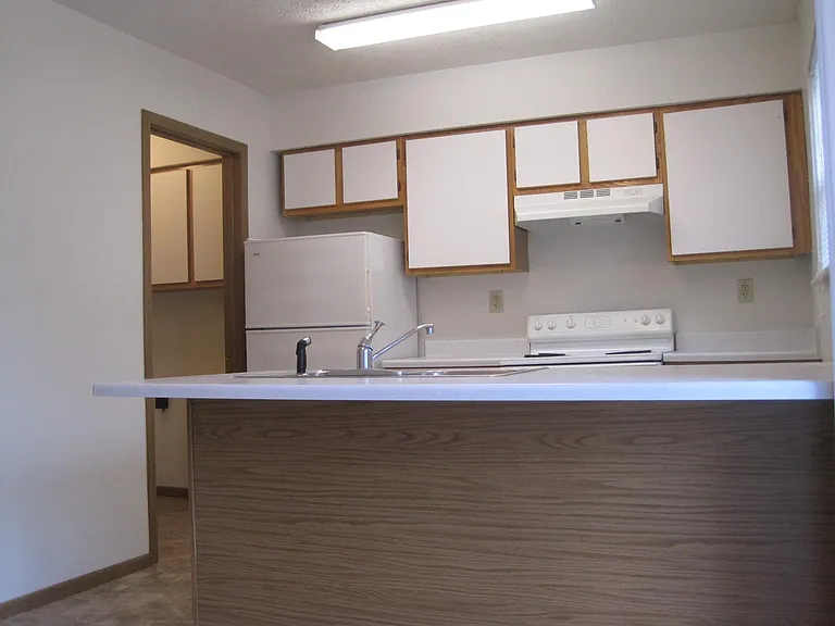 127 Taylor Ave — Photo 2