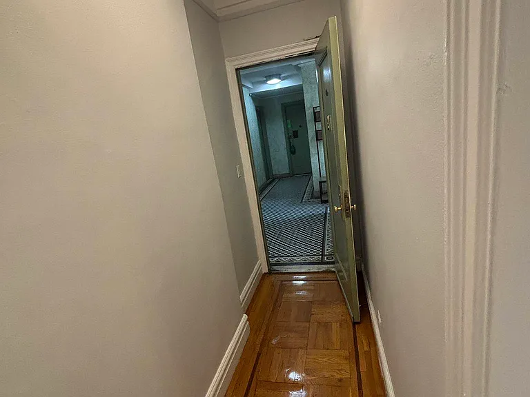 133 W 71st St #7C8C — Photo 4