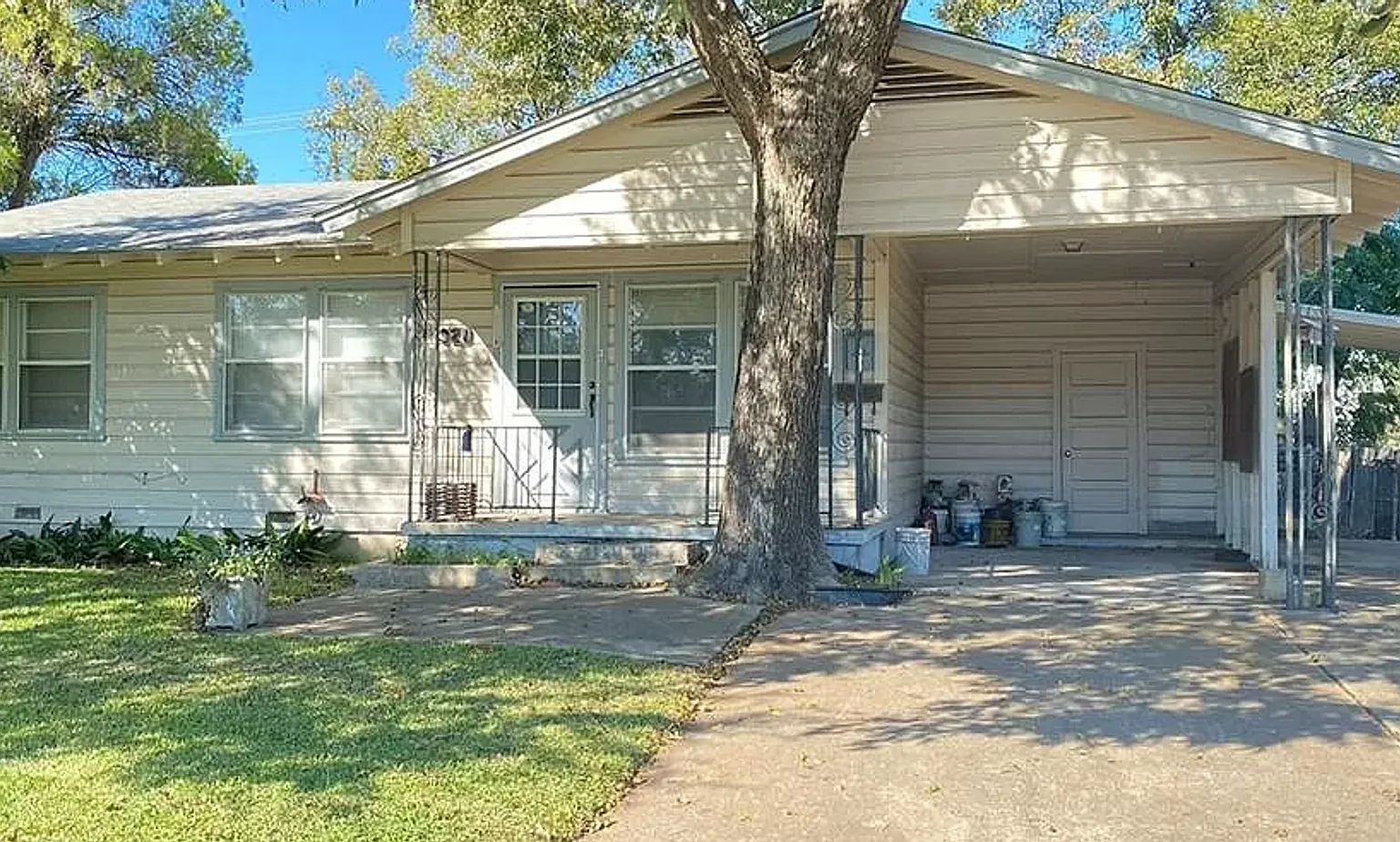Back To School Rent Special - $250 Gift Card & Water Included! — Photo 1