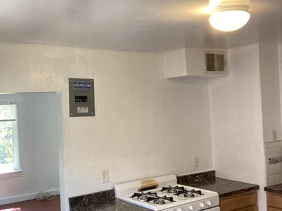 2nd image of 1000 E Water St #11297352