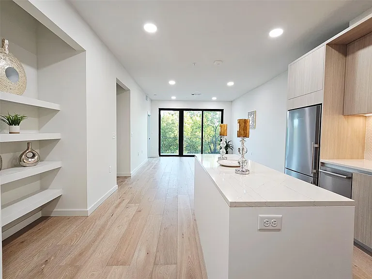 2209 S 1st St #323 — Photo 2