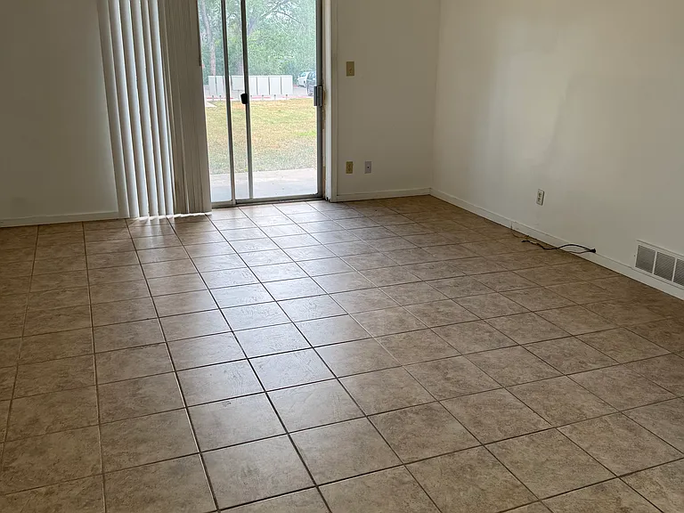 100 E Highline Cir #107 — Photo 4