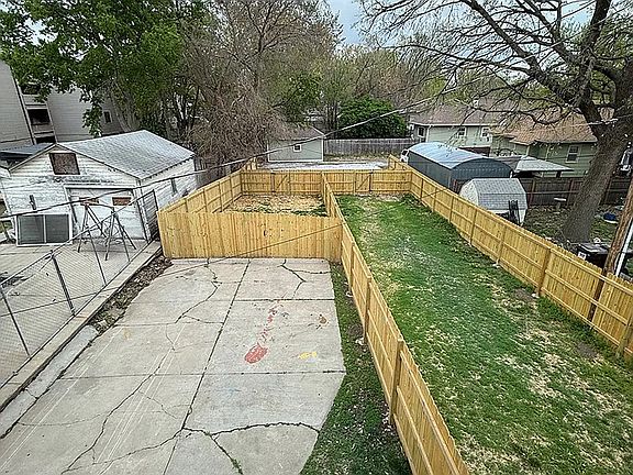 5th image of 221 N 33rd St #2