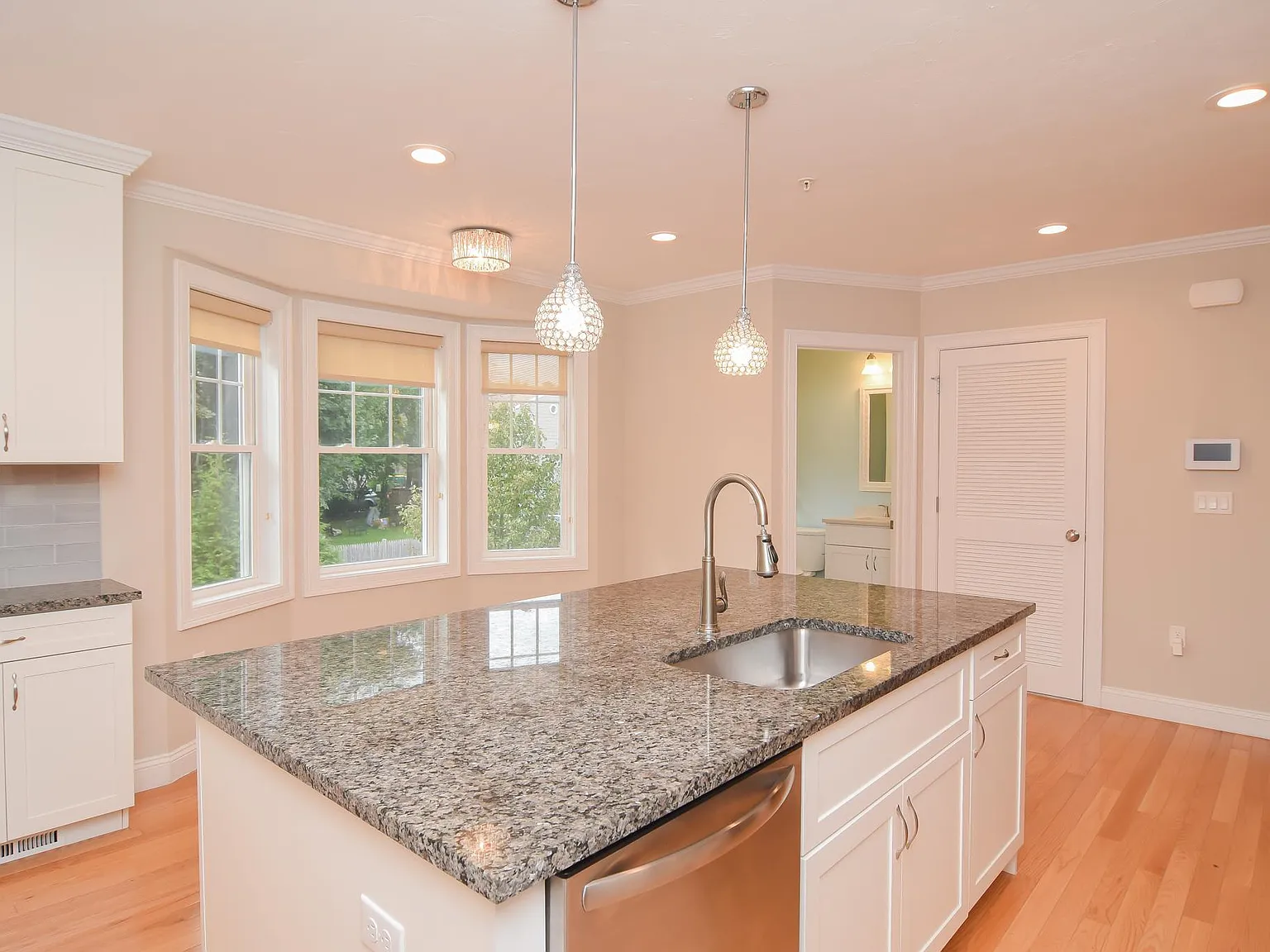 3 bed, 3.5 bath, 2292 sqft, $4,800 — Photo 3