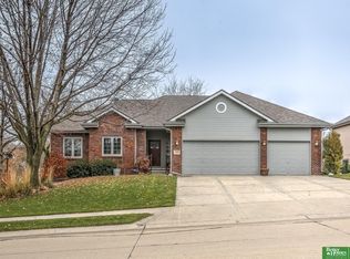 909 Rawhide Rd, Papillion, NE 68046