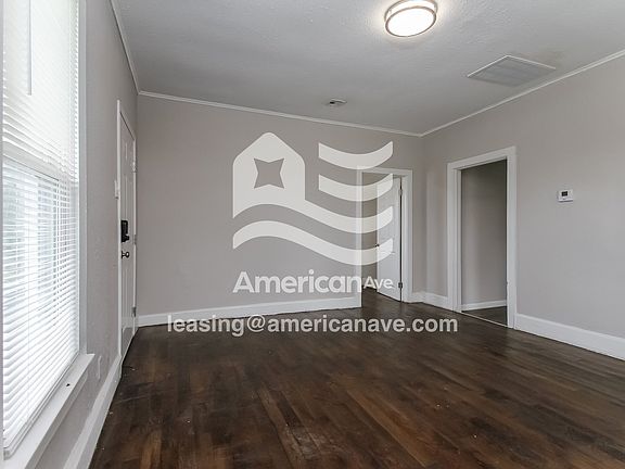 1697247_002_living_room_3.jpg
