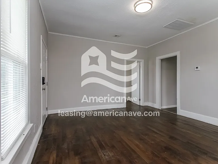 1697247_002_living_room_3.jpg