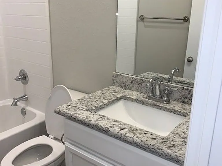 136 Arnold Ave — Photo 7