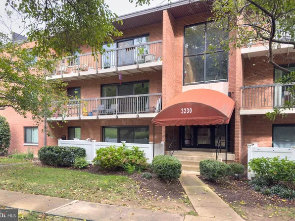 3230 S 28th St APT 401, Alexandria, VA 22302