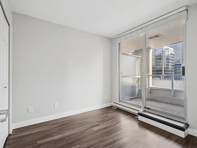 828 Howe St — Photo 38