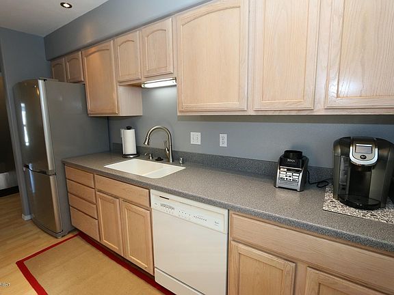 3rd image of 11270 Wood River Way
