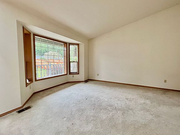 4th image of 10609 NE 143rd St