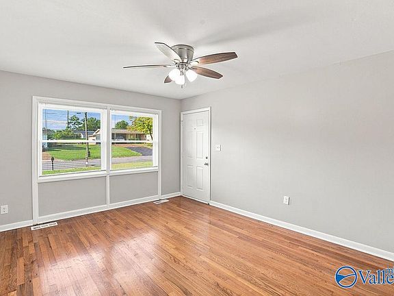5th image of 4214 Coffee Dr SW