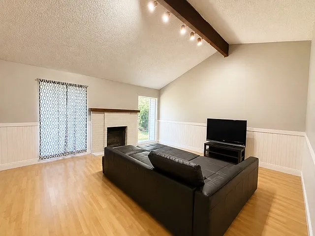 716 Parkway Ct NE — Photo 11
