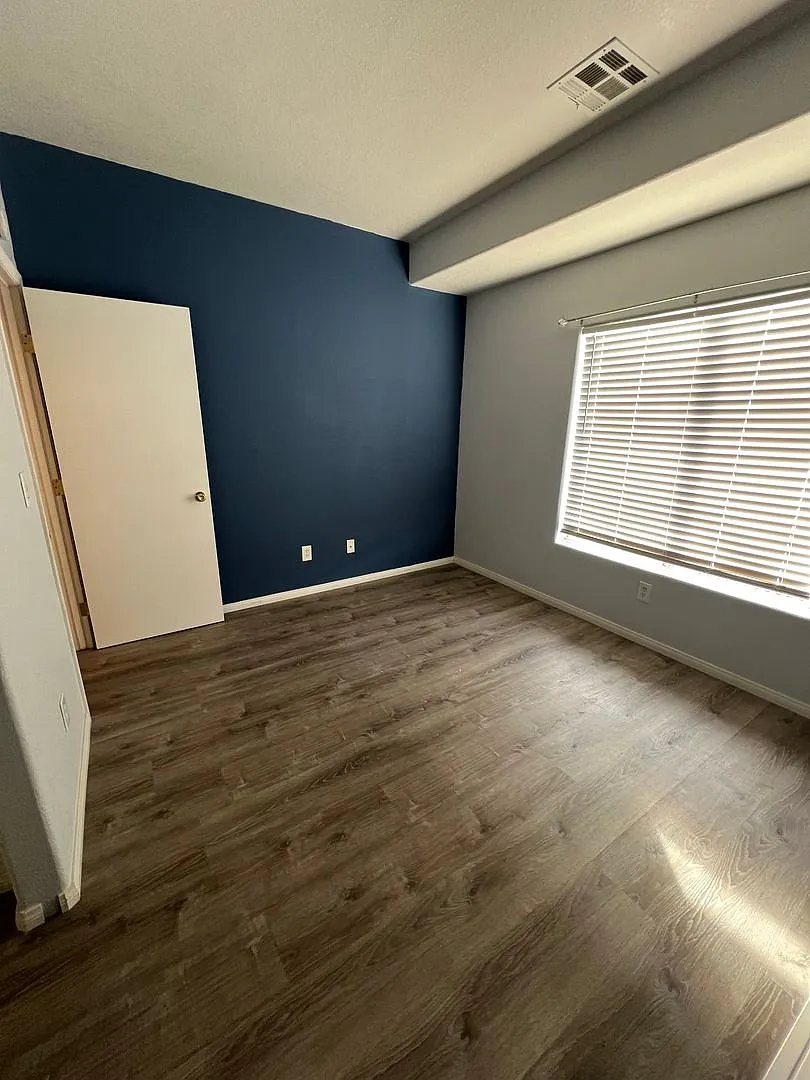 Beautiful 3-Bedroom, 3-Bath Home Move-In Ready — Photo 2