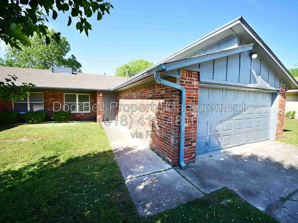 740 W Commercial St