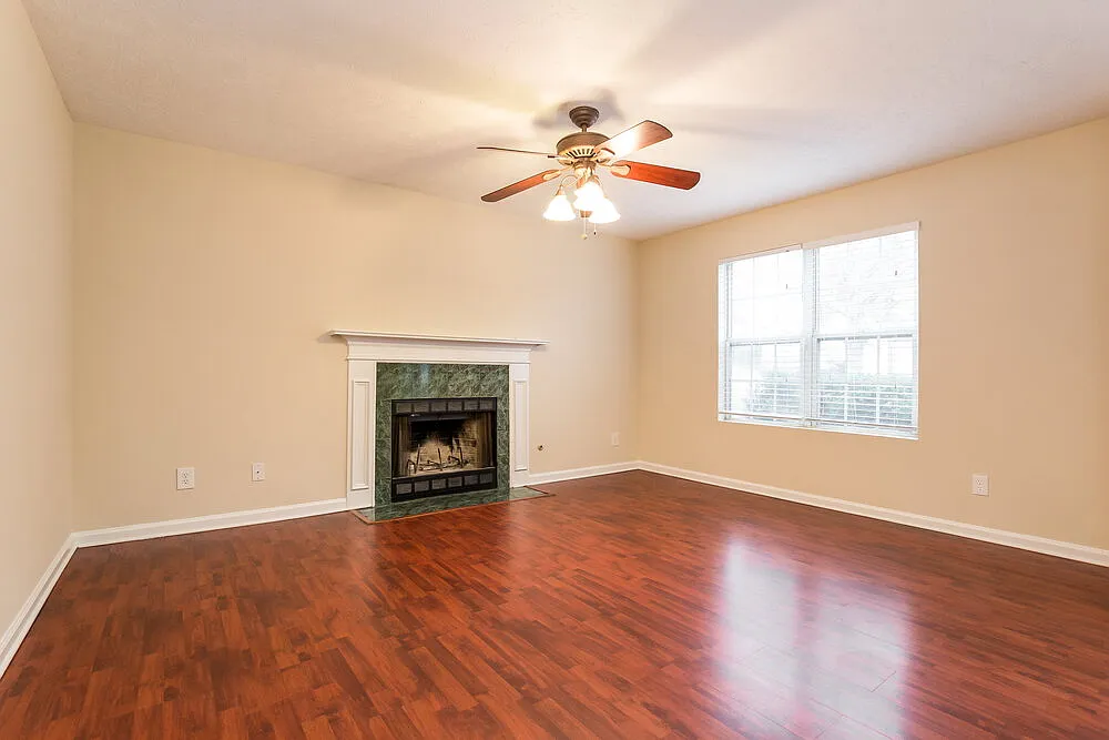 3 bed, 2.5 bath, 1705 sqft, $2,080 — Photo 3