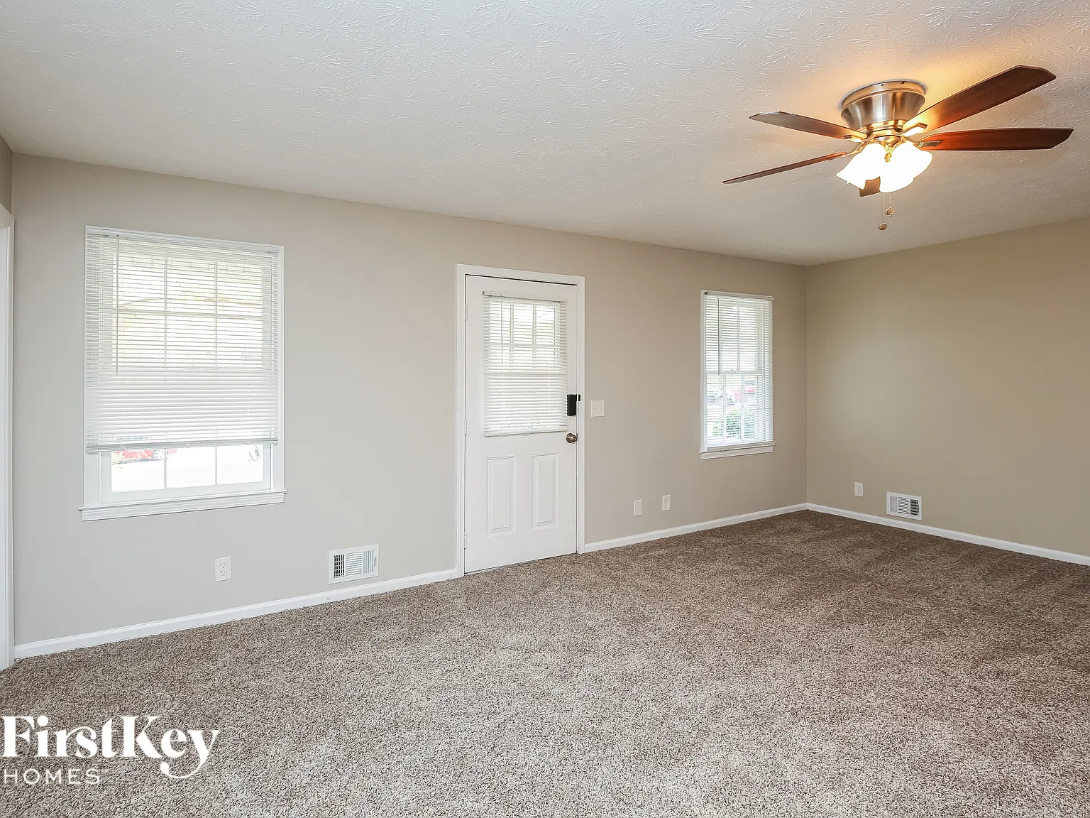 5 bed, 3.0 bath, 4776 sqft, $4,175 — Photo 2