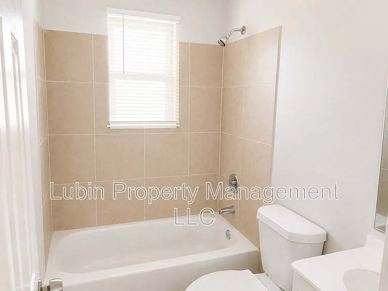 1043 College St #20 — Photo 6
