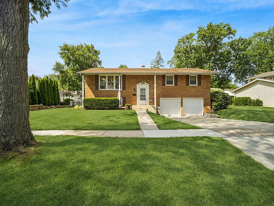 1st image of 1305 E Sanborn Dr