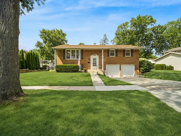 1305 E Sanborn Dr, Palatine, IL 60074