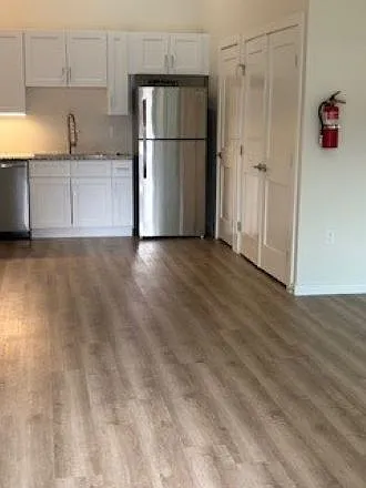 1 bed, 670 sqft, $2,400 — Photo 2