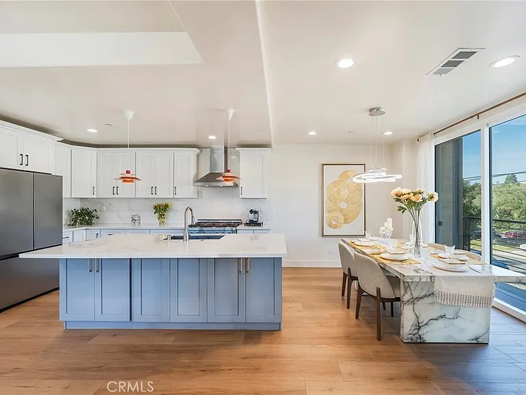712 Chestnut Ave — Photo 1