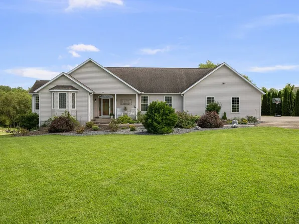 701 Sarah Ln, Clinton, IA 52732