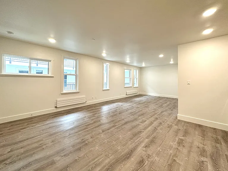 4326 Irving St #204 — Photo 5