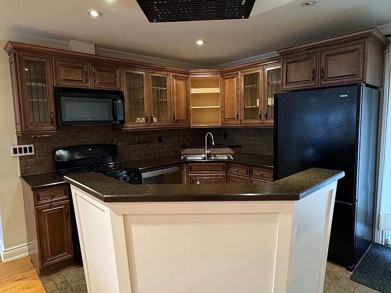 1175 Pinegrove Rd — Photo 4