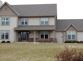 12164 W Shadwell Cir, Franklin, WI 53132