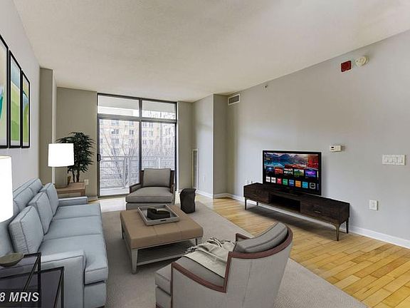 Living Room (1 of 3)
