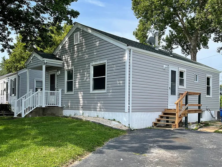 10620 Saint Lawrence Ln — Photo 3