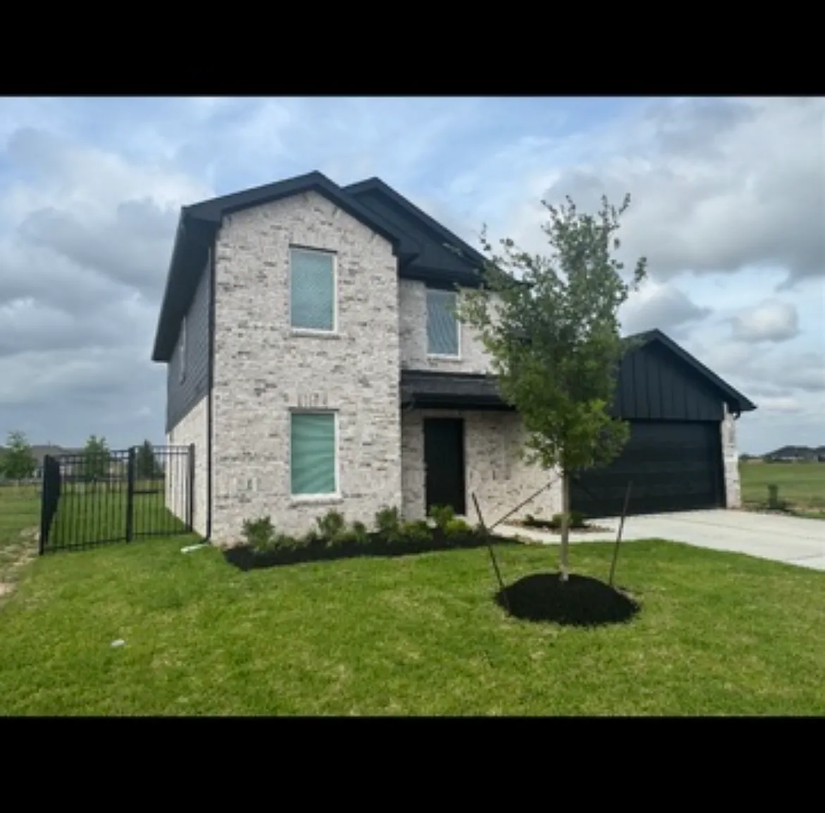 6 bed, 2410 sqft, $3,995 — Photo 1
