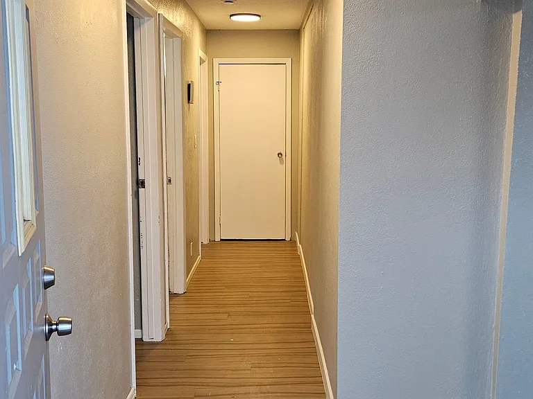 724 Troy Ave — Photo 6