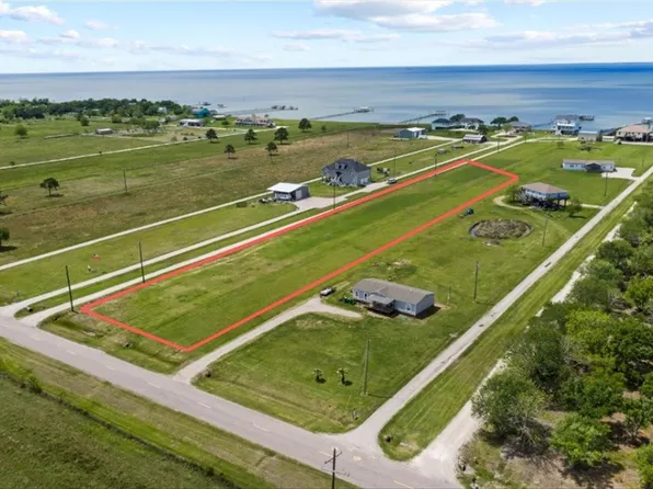 4409 W Bayshore Rd, Anahuac, TX 77514