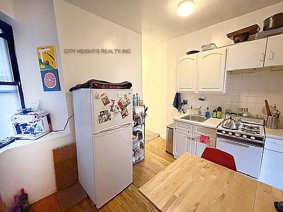 5th image of 512 E 12th St APT 14