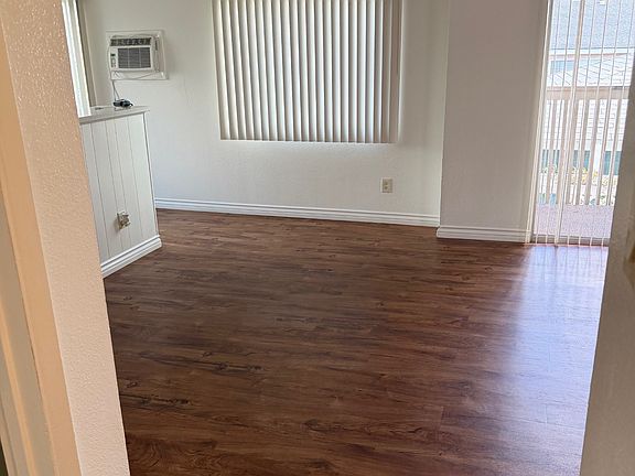 4th image of 249 Twin Oaks Ave APT B