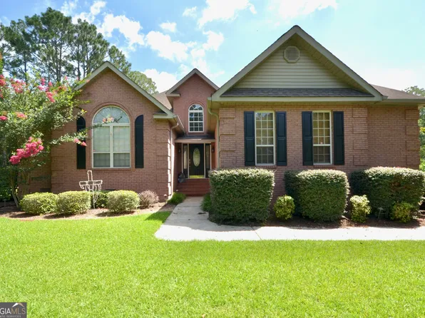 281 N Lakes Dr, Eastman, GA 31023