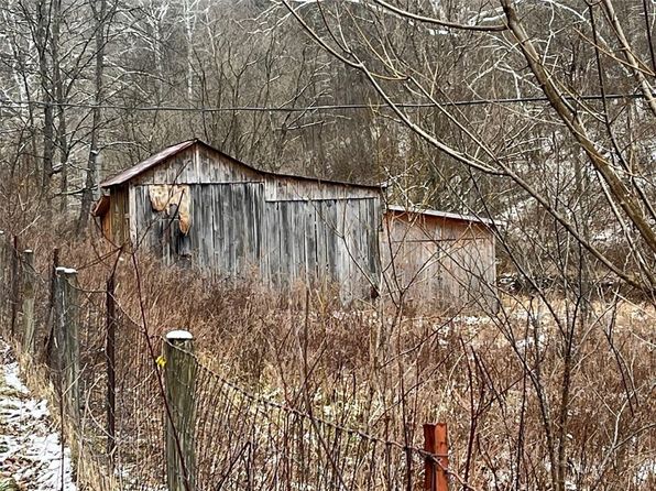 402 Deep Valley Rd, New Freeport, PA 15352