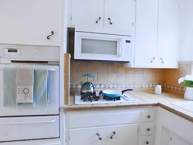 Now Leasing! Gorgeous 1-Bedroom At 216 S. Gale Dr Beverly Hills, Ca 90211 — Photo 13