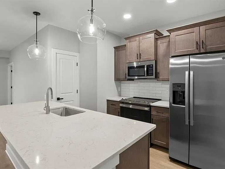 1155 Marina Pkwy — Photo 5