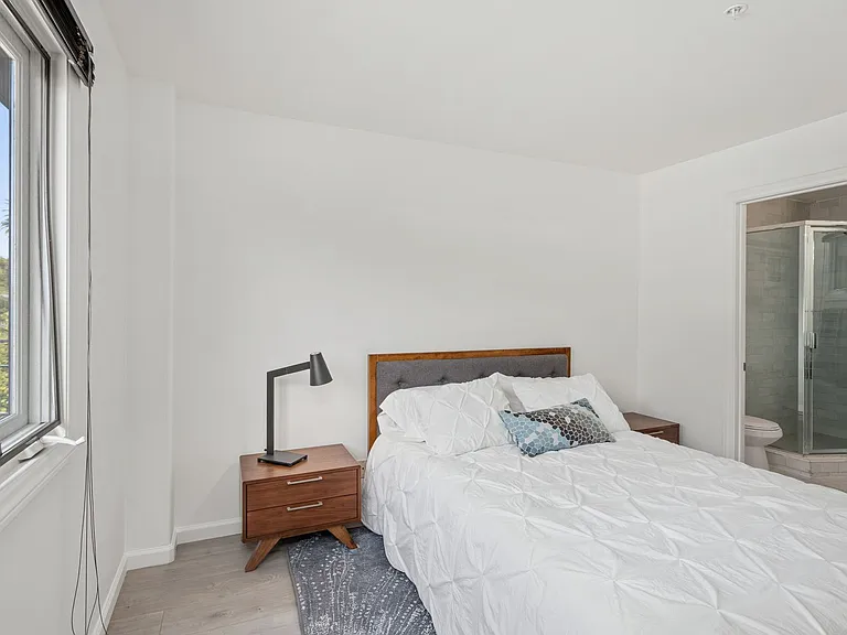1342 N Highland Ave — Photo 11